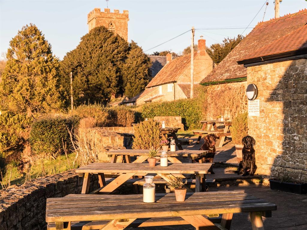 Three Horseshoes Inn Powerstock エクステリア 写真