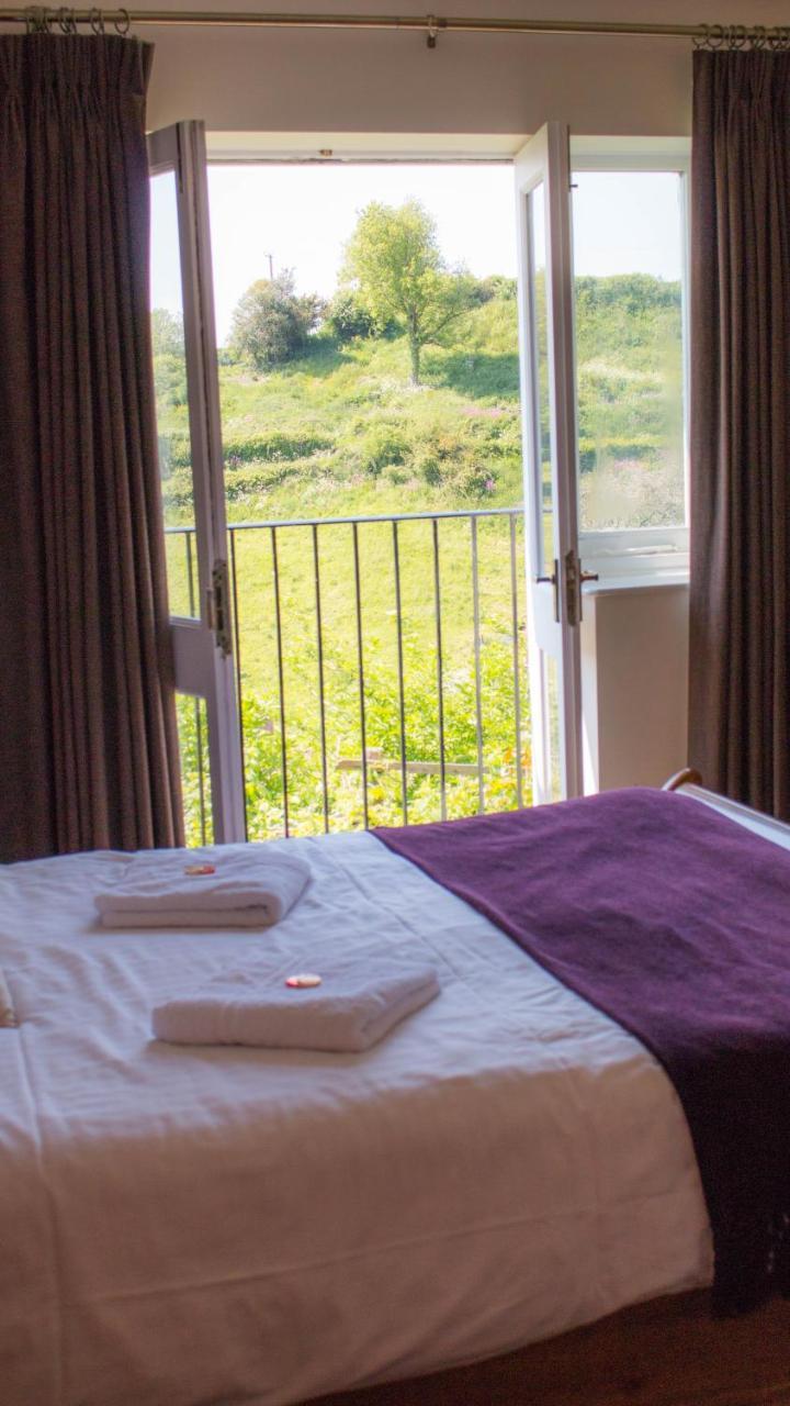 Three Horseshoes Inn Powerstock エクステリア 写真